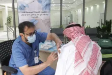 كليات الشرق العربي تقيم حملة التطعيم ضد الانفلونزا الموسمية